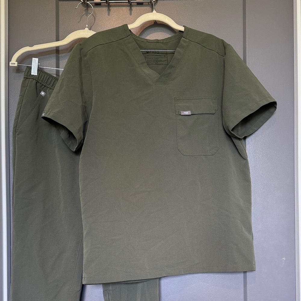 Mens Figs Jogger scrub set in army green Medium